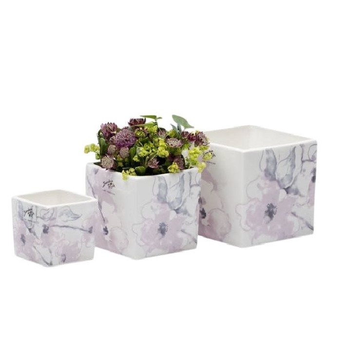 home-decor/vases/sandra-rich-gently-porcelain-cube-with-flower-10cm-x-10cm
